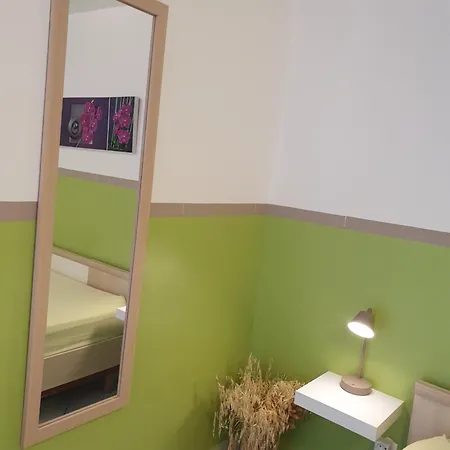 Independant Dans Maison Avec Parking Gratuit Apartment