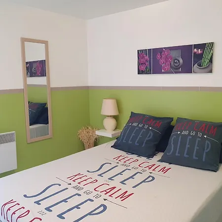 Independant Dans Maison Avec Parking Gratuit Apartment