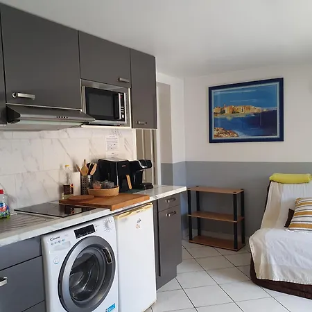 Independant Dans Maison Avec Parking Gratuit Apartment *